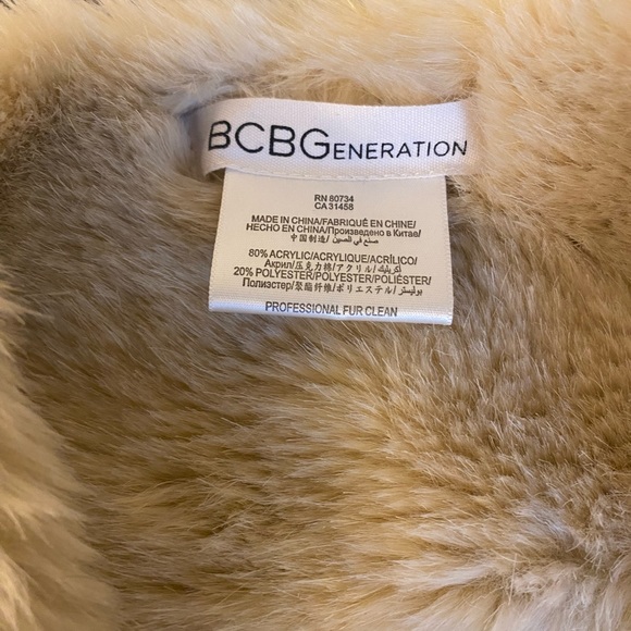 BCBG Generation Women’s  Light Brown Faux Fur Scarf Winter Accessory - Picture 6 of 7
